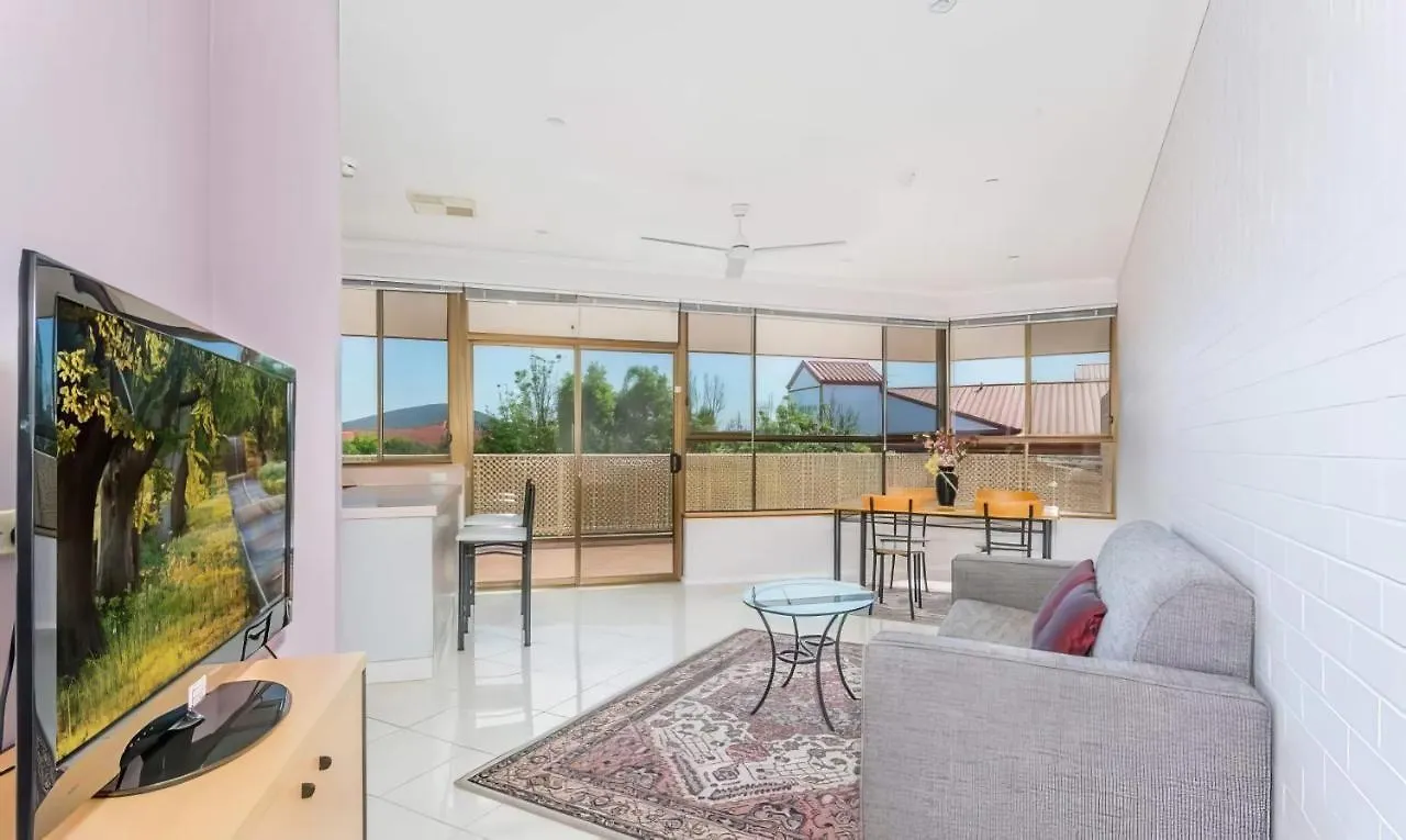 Tuggeranong Short Stay #08C - Sleeps 6 Canberra